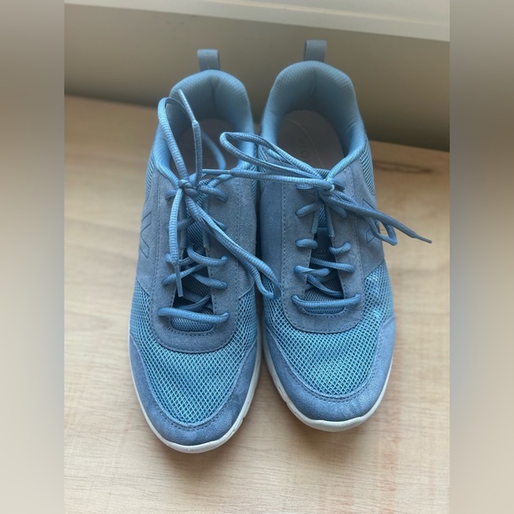 Vionic Aviate Women's Orthotic Supportive Sneaker, Blue, Size 9.5 - Picture 3 of 15